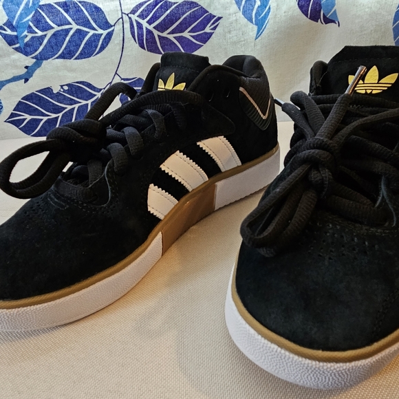 Tyshawn Jones/Adidas skateboard sneaker, blk suede upper w gold, white/gum sole - Picture 7 of 8